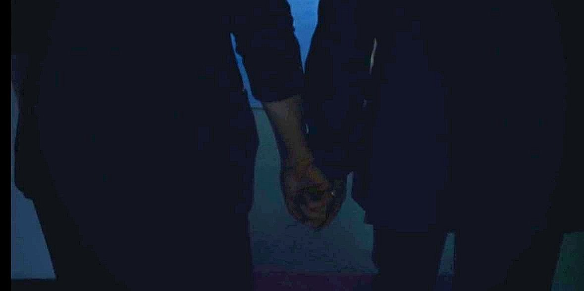 shannonlada's tweet photo. Cuando las palabras no alcancen, el contacto físico siempre será el medio perfecto para canalizar lo que sentimos.

Así, en medio del dolor, Kendall no dudó ni un segundo en ser el principal apoyo para sus hermanos. Sigue fiel a su naturaleza protectora 😭 #Succession https://t.co/4m7zkjNxMR