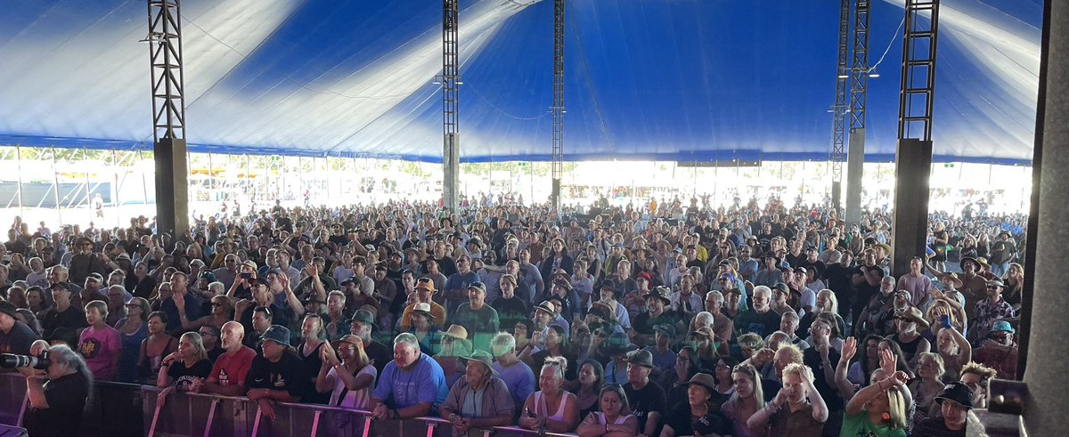 The RocKwiz Team (@rockwiz) on Twitter photo Hello <a href="/BluesfestByron/">Bluesfest Byron Bay</a>! Hereās todays crowd watching our second big show for the weekend. They seem happy! We love it here! Hello <a href="/BluesfestByron/">Bluesfest Byron Bay</a>! Hereās todays crowd watching our second big show for the weekend. They seem happy! We love it here!