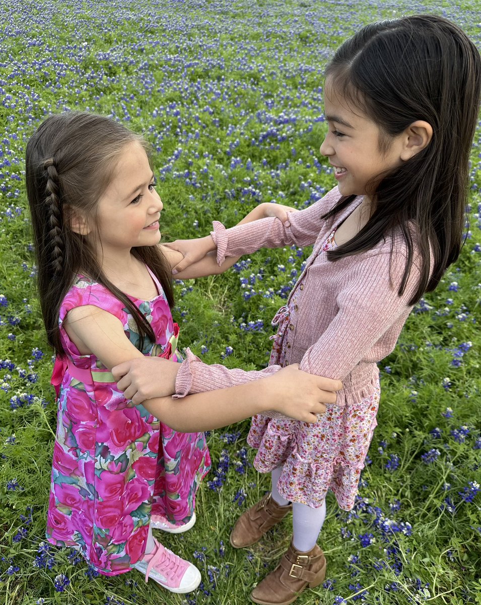 adaspasia's tweet photo. Angels among us. 
#Easter2023 #HeIsRisen https://t.co/nz7wd2oySx