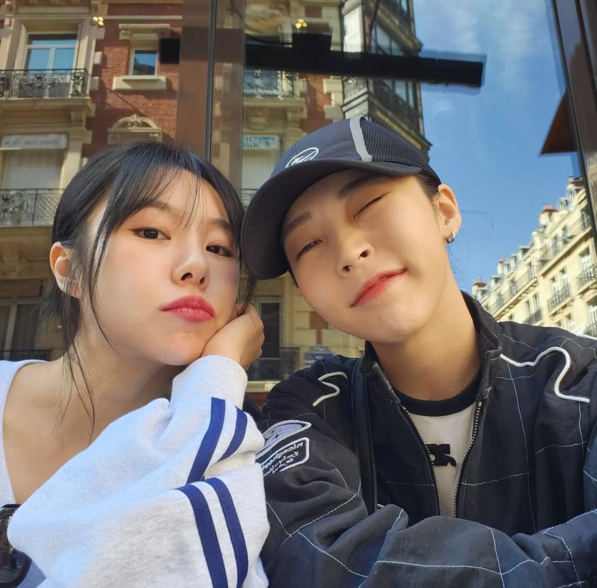 miru_moonmovie's tweet photo. #MOOTIS #mamamoo #MYCON_EN_MEXICO
#MYCON_LATAM Aprovecho los # para decir que quiero amigxs MOOMOOS porfi háblenme primero soy re timida , yo también quiero con quien emocionarme por las mamamoo :( y interactuar…. Me llamo miranda tengo 17 años y mañana cumplo 18 ajajjsjs https://t.co/GQ10EFxc67