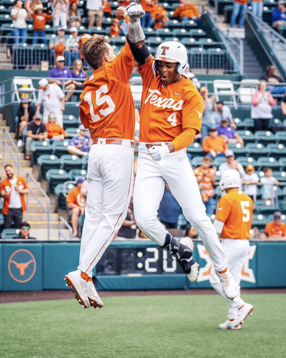 TexasLonghorns's tweet photo. Casual Sunday 🤘 https://t.co/N1zd0GNsqb