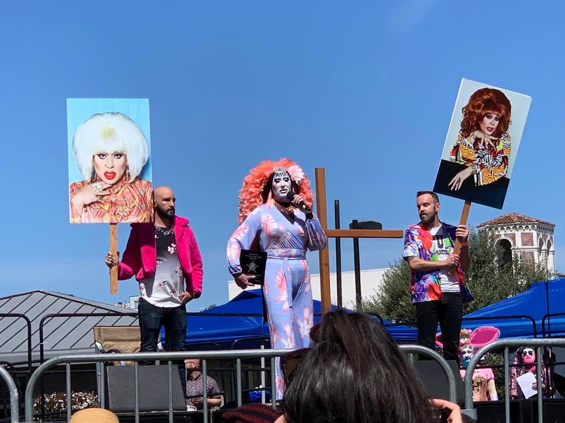 Vmedia101's tweet photo. Our @Heklina honored today at the @MissionDolores Park Hunky Jesus/ Easter Celebration In Dolores Park with Sisters of Perpetual Indulgence, Inc. Tears shed but a #HunkyJesus was still crowned in her honor -- https://t.co/fCn4BaM3Cl