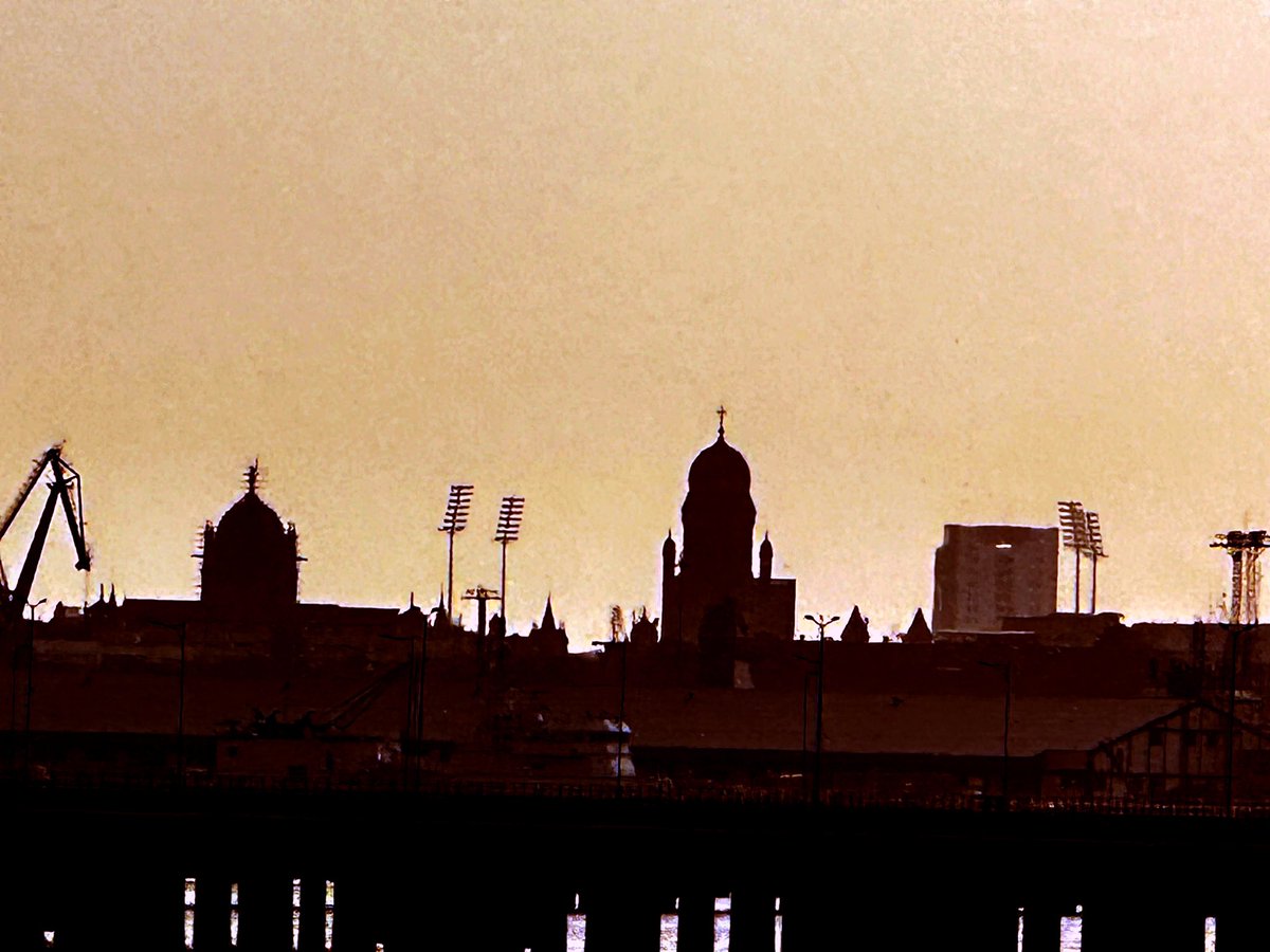 Mumbai’s three most iconic, in one frame. #CST #Wankhede #BMC !

#mumbaicity #MumbaiMeriJaan