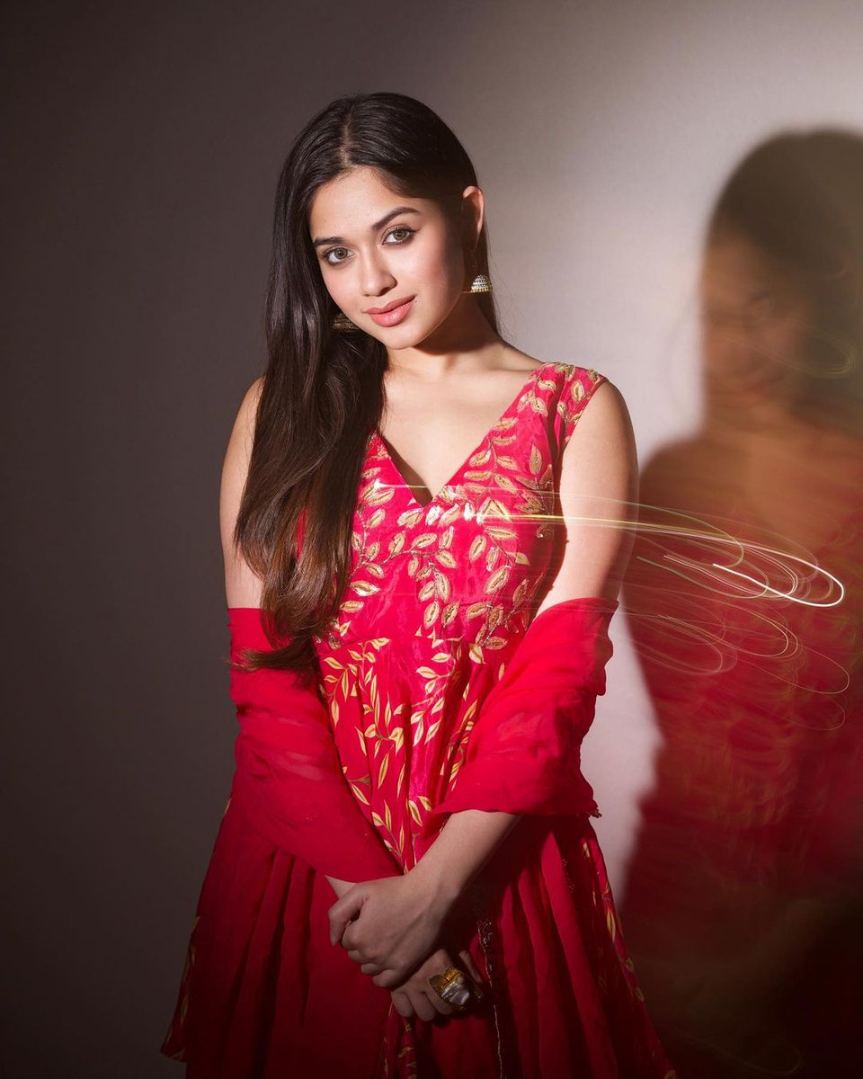 #JannatZubair is looking Ravishing in these traditional Avatar we can't takes eyes off ❤️✨ . . . . #JannatZubair #talkingbling