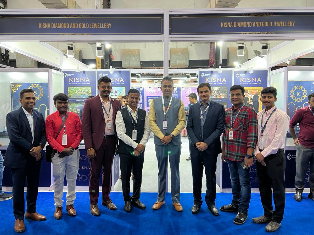 gddholakia's tweet image. To keep up with changing market trends and customer demands, it is important for the industry to create new avenues to showcase unique designs. Exhibitions like GJS offer a great platform for displaying the industry&apos;s top craftsmanship.#KISNA #GJS #GJSShow #KISNADiamondJewellery.