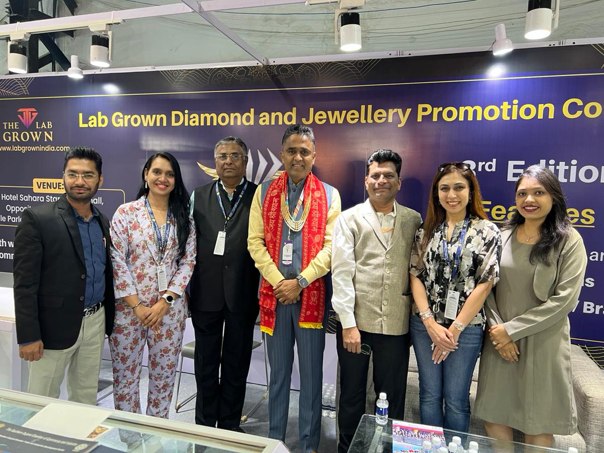 gddholakia's tweet image. To keep up with changing market trends and customer demands, it is important for the industry to create new avenues to showcase unique designs. Exhibitions like GJS offer a great platform for displaying the industry&apos;s top craftsmanship.#KISNA #GJS #GJSShow #KISNADiamondJewellery.
