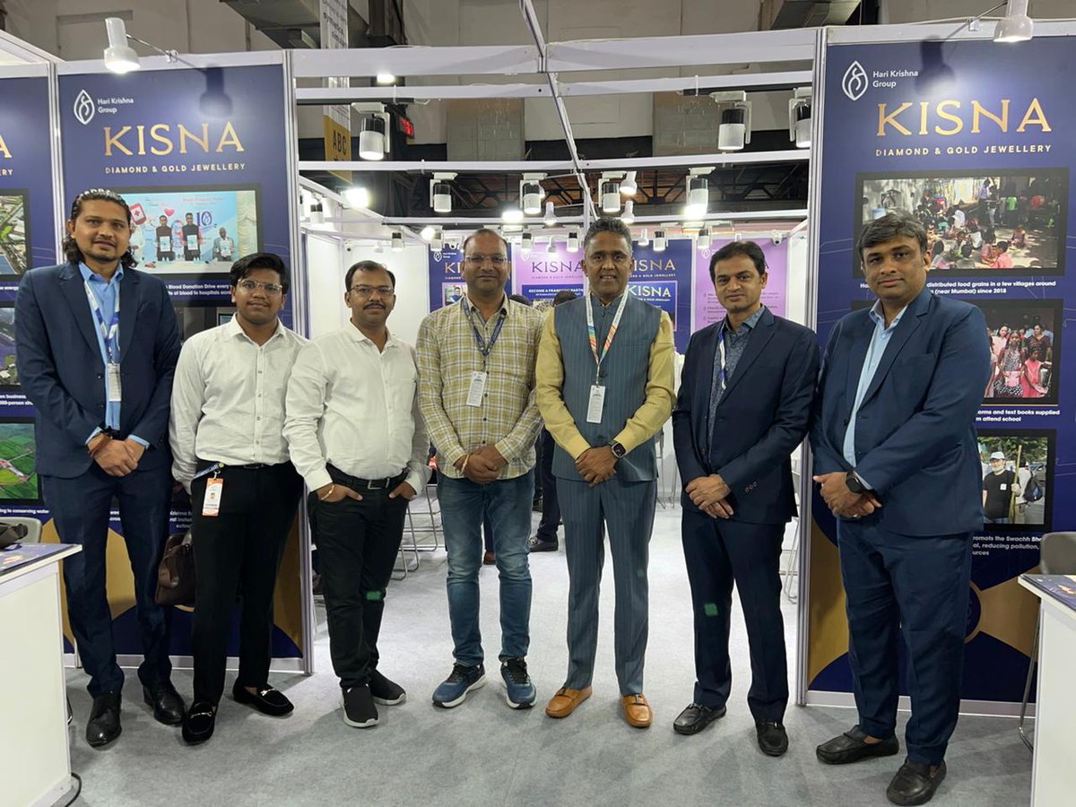 gddholakia's tweet image. To keep up with changing market trends and customer demands, it is important for the industry to create new avenues to showcase unique designs. Exhibitions like GJS offer a great platform for displaying the industry&apos;s top craftsmanship.#KISNA #GJS #GJSShow #KISNADiamondJewellery.