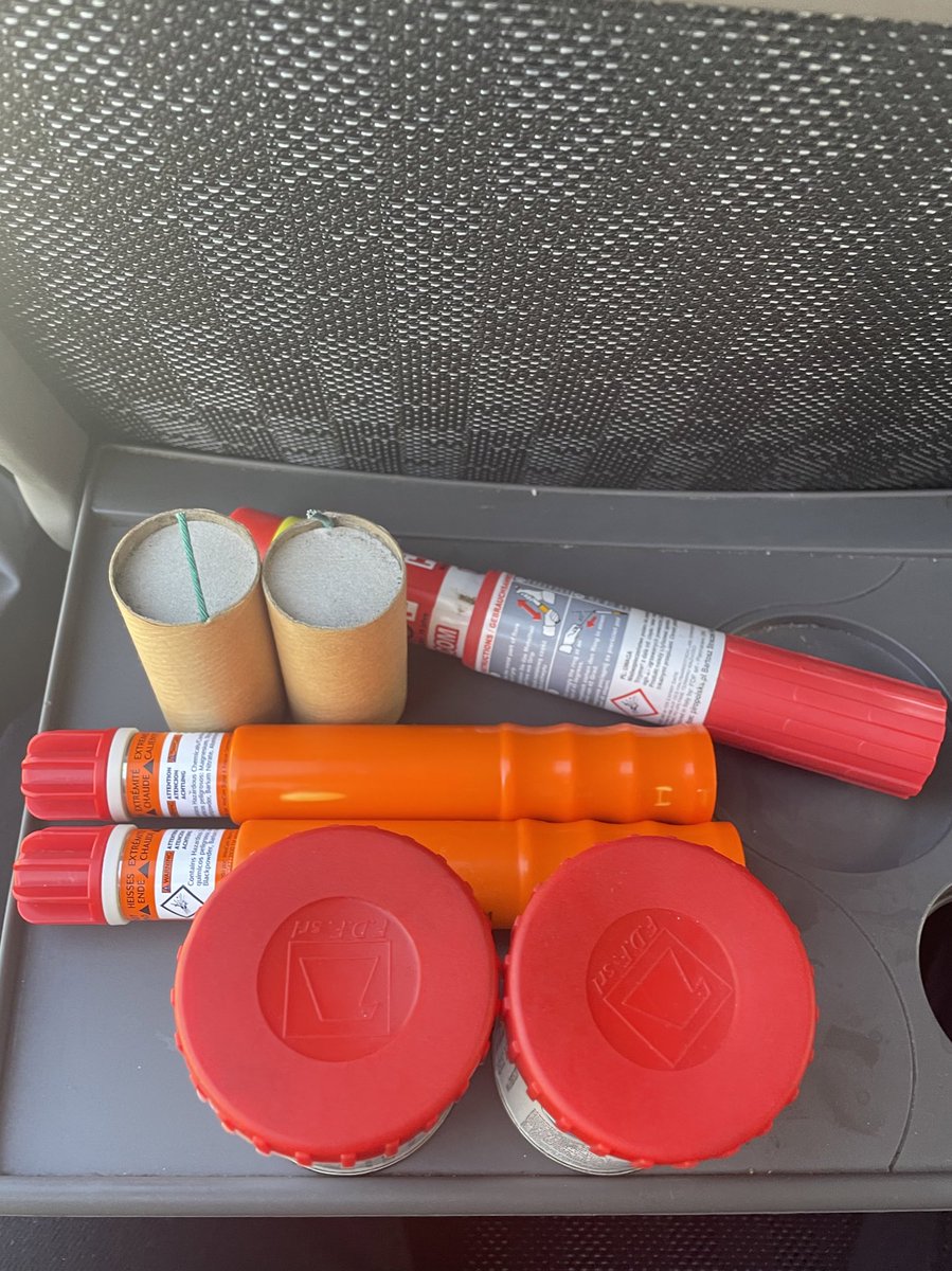 OIS_Pyro's tweet photo. Stötta ÖIS pyrokassa! Hör av er i DM så berättar vi hur man kan bidra. https://t.co/ooYjIIirzl