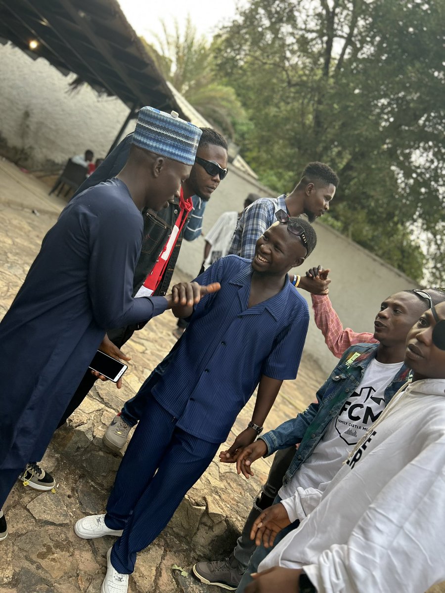 Moments with Linky 
<a href="/DONJAZZY/">SUPREMOS 🤍🐘</a> <a href="/freezlinks/">#most_immaculate</a> @Jazzkido_ <a href="/beehivegossips/">Beehivegossips.com</a> <a href="/Talk2Capt/">Kapt of Bauchi</a> <a href="/MI_Abaga/">MI Abaga</a> <a href="/Geniussmoke/">Purpl3 beatz</a> <a href="/VictorVyrex/">VYREX⚙️</a> <a href="/bod_republic/">B.O.D</a> <a href="/Boss_Dj_Queen/">Boss_Dj_Queen🎧</a> <a href="/BeeHiveQueenBee/">Hivequeen🤑</a>