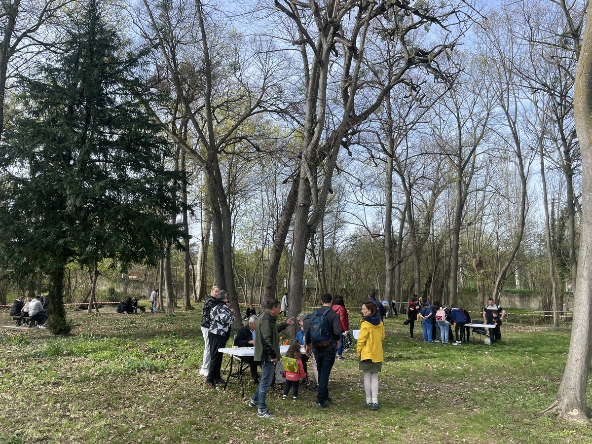 villedemozac's tweet photo. 🥚Retour sur images : ambiance familiale dans le bosquet du parc de l’abbaye de Mozac pour la chasse aux œufs organisée par la commission culture et commission de la ville.
#mozac #paques2023 #abbayedemozac https://t.co/VhHDIgPOHA