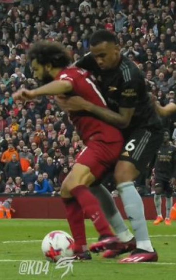 This is a penalty if Gabriel is holding any player not named Salah by the way. #lfc