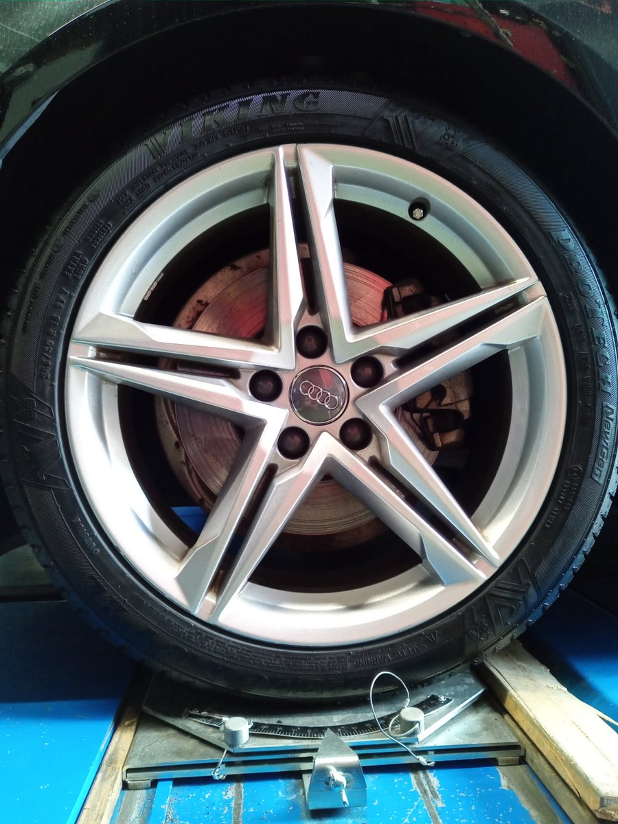 taiyaichiba3004's tweet photo. こんばんは☺️
#アウディ #A4
#VIKING #ProTechNewGen
タイヤ交換とアライメント調整の
作業を行いました😎
#タイヤ市場 #江東砂町店
#東京 #安い #おすすめ #18インチ https://t.co/zRd9QQFIKx