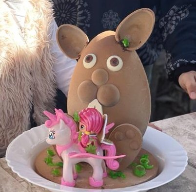 DiariGastronomi's tweet photo. Hoy se celebra en Cataluña y otras regiones la celebración de la Mona de pascua,  de origen pagano donde se celebra la llegada de la primavera, época de florecimiento, fertilidad...Y donde  se regalan a los ahijados pasteles con figuras de chocolate aquí una muestra. #mona2023 https://t.co/3fyU3DShfy