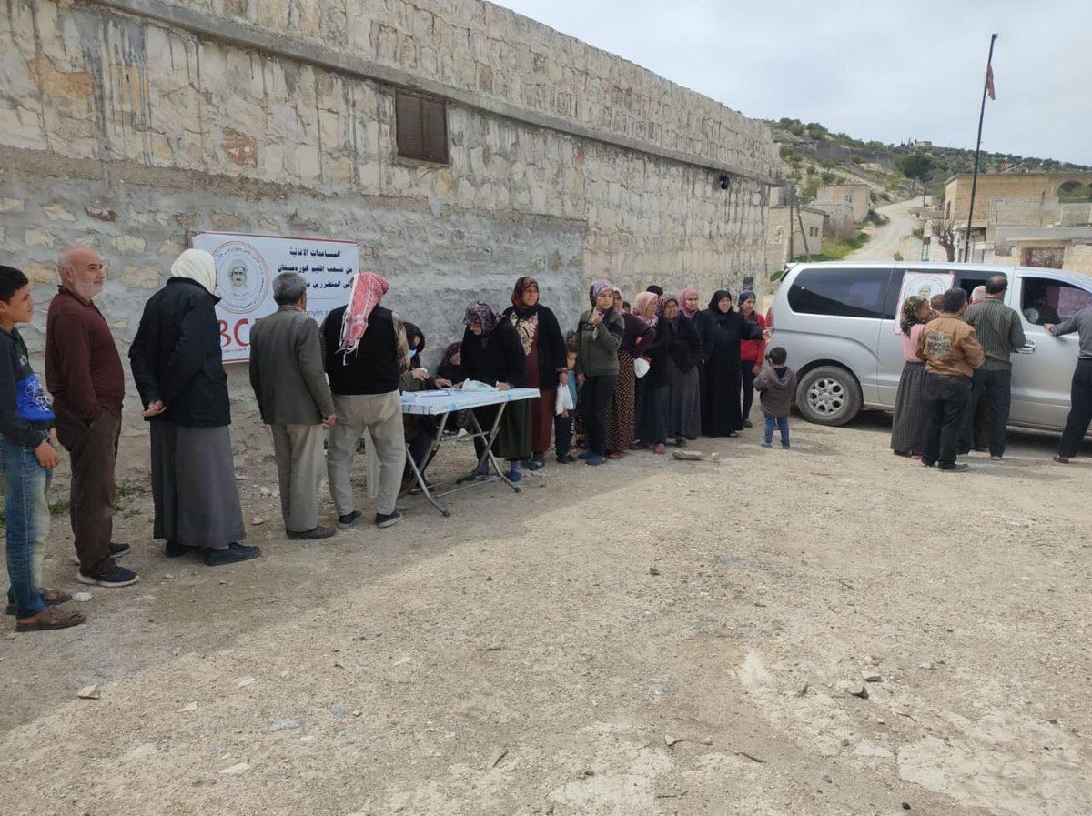 DarkaMaziTurkce's tweet photo. #Barzani Yardım Vakfı #BarzaniCF #Efrin'deki çalışmalarına devam ediyor.
Dün #Mabata ilçesinin Koruka Faqani ve Koruka Tahtani köylerinde sürekli ilaç kullanması gereken hastalara ilaçları verildi. Ayrıca ambulans hastane ile hastalar muayene edildi. https://t.co/tBa4YxW7Vd