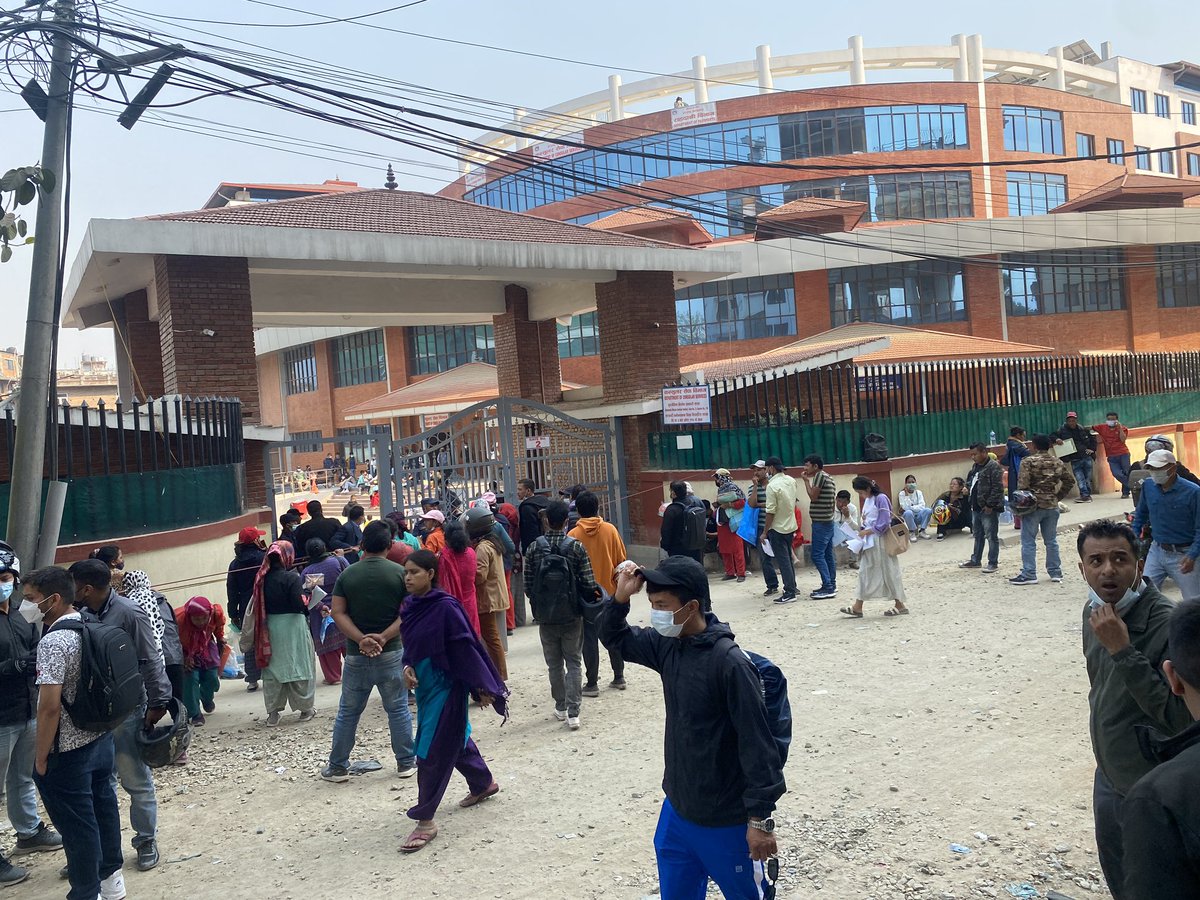 bijayautsav's tweet photo. @hello_sarkar @NepalPoliceHQ  पासपोर्ट ल्याईसकेपछि बाहिरका यीखोल ब्यापारीको ज़बर्जस्ती स्वभाविक लागेन । यसको उचित व्यस्थापन भएमा राम्रो हुनेथियो । https://t.co/o6no1LC6X0