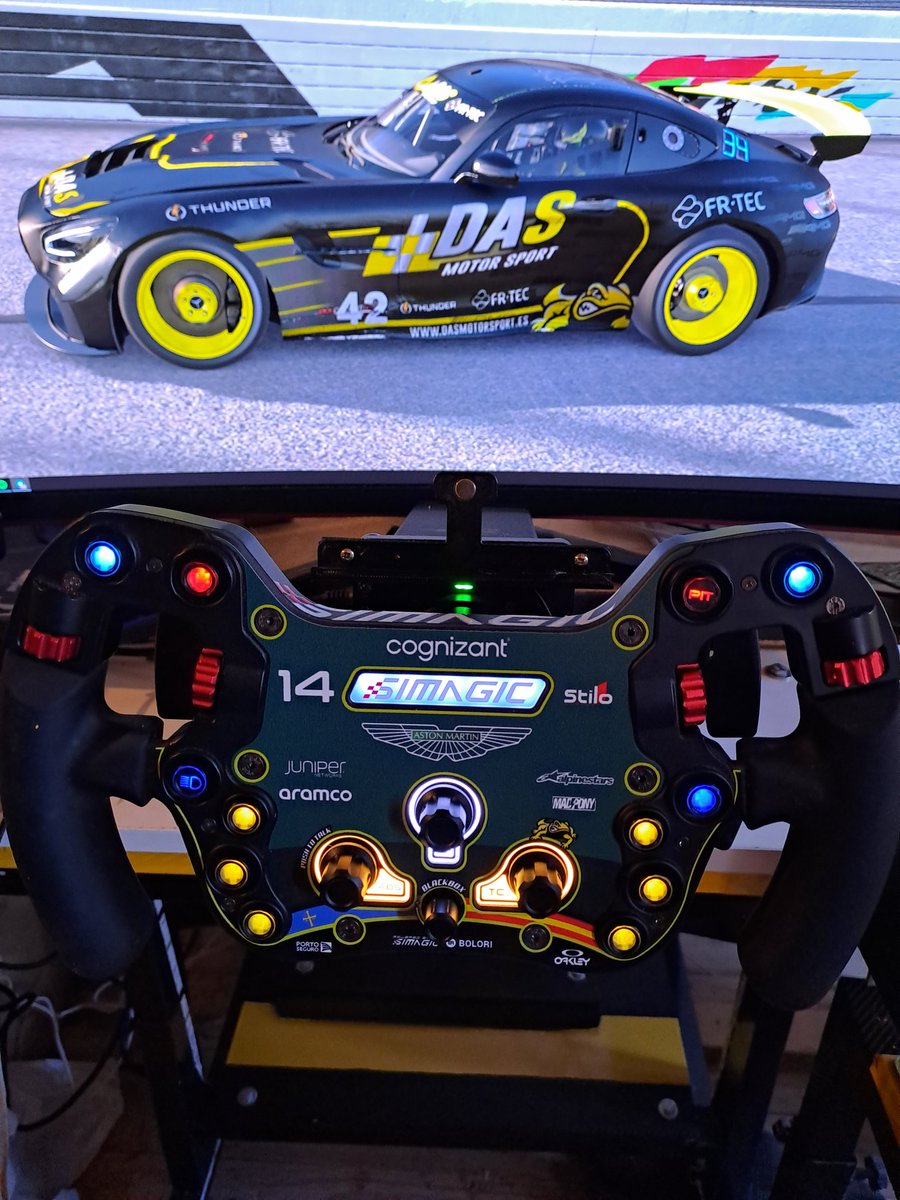 Nano_astur82's tweet photo. Yo esque no se que decir, juzgadlo vosotros. Brutal!!! Y no podia venir de otro sitio que de el señor @MadponyStickers no se a que estais esperando.@MotorsportDas https://t.co/pGdYlUHE5i
