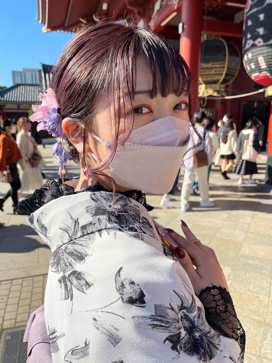 36代 副会長 中村優里(国文3年)
バイトの掛け持ちで稼ぎまくっている。愛称はがっつー。最初はすごい嫌がっていたのにいつの間にか気に入っている。運動音痴でバレーでもいつも足を引っ張るがスノボはめっちゃ上手い。酔うと泣き喚くことがあるが本人曰く記憶には無い。あと惚気話がたまに鬱陶しい。