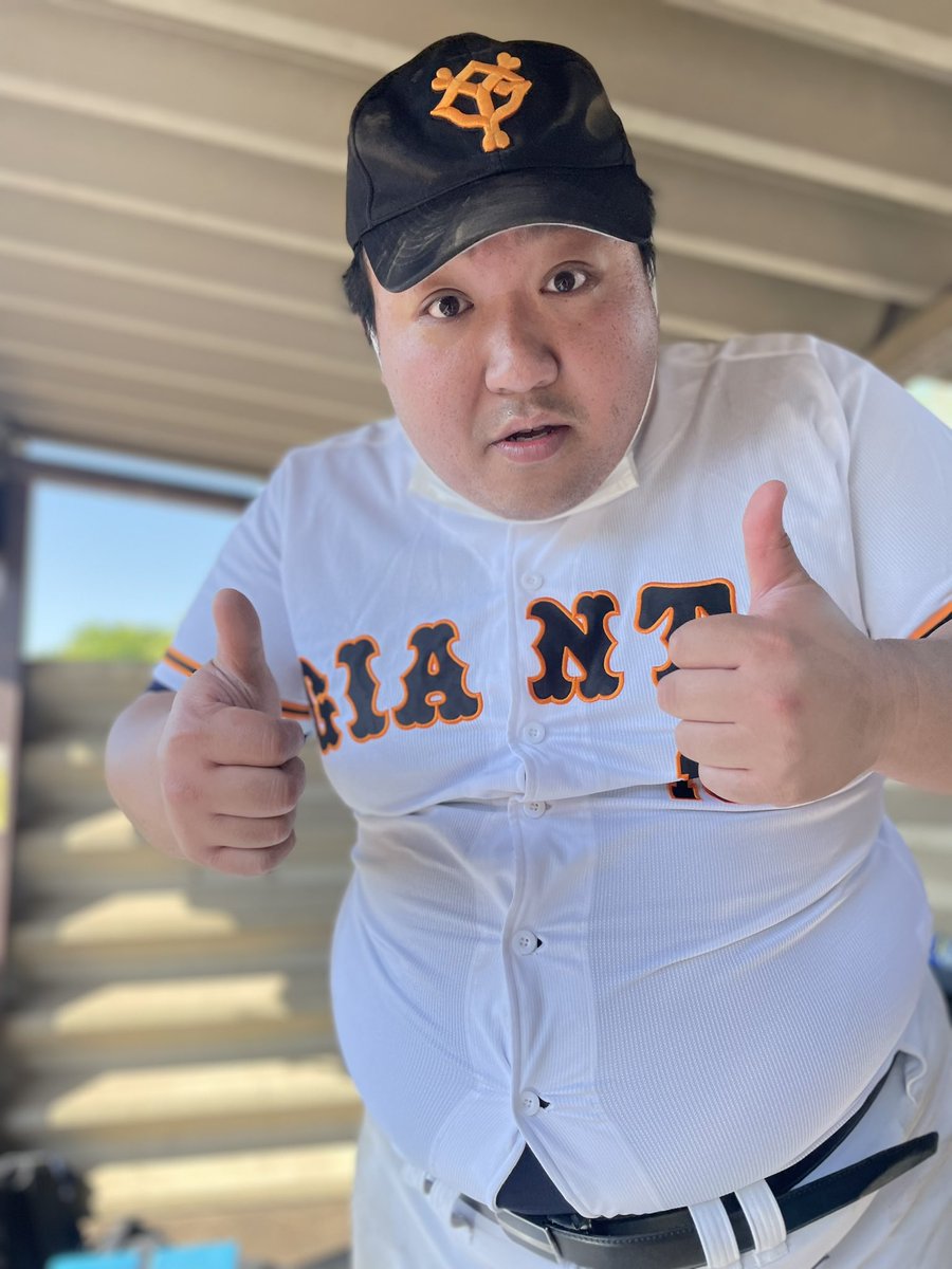 晴れた日はみんなで野球を信じました。
ちょっと晴天がすぎるし、1人300円でこの楽しさは娯楽の果て。

終わりで仲良くなった小学生の男の子たちと一緒にブタメン食べた。金麦に匹敵するソウルフードかもしれない。 https://t.co/9OTZSHJpWU