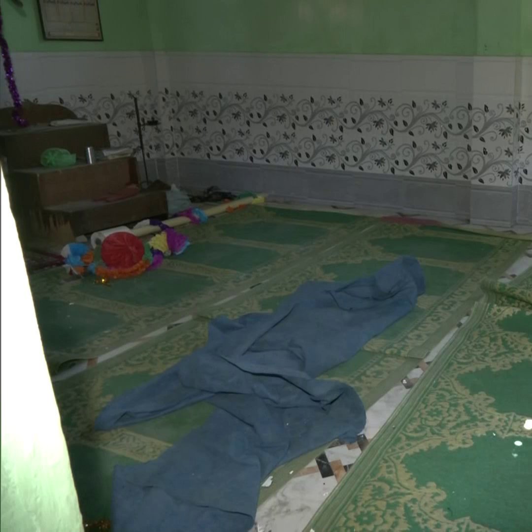 MuslimSpaces's tweet photo. Haryana: Mob Attacks Muslims Offering Namaz At Sonipat Mosque; 16 Detained, Probe On!!

People offering namaz were attacked &amp; mosque was vandalised by a mob carrying lathis (bamboo sticks) on Sunday!! As many as 9 Muslims, including Muslim women have been injured in the incident! https://t.co/2BePA3wy26