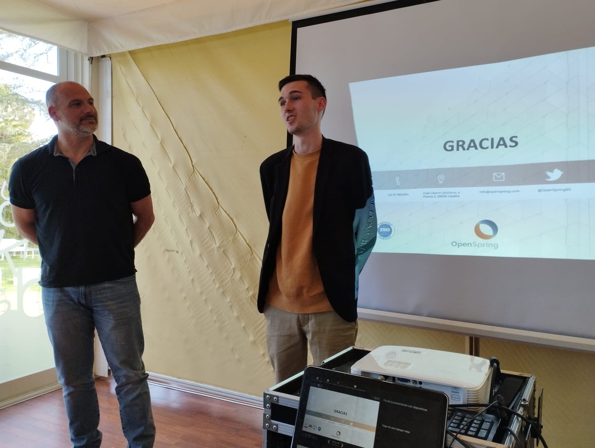 OpenSpringES's tweet image. Por otro lado, hubo tiempo para el esparcimiento y se proyectaron algunos videos📽️ con el objetivo de dar un momento de relajación y diversión a los participantes🌞 y sirvieron como inspiración y motivación🦾.
#OpenSpring #ciberseguridad #teambuilding #OpenOffsite