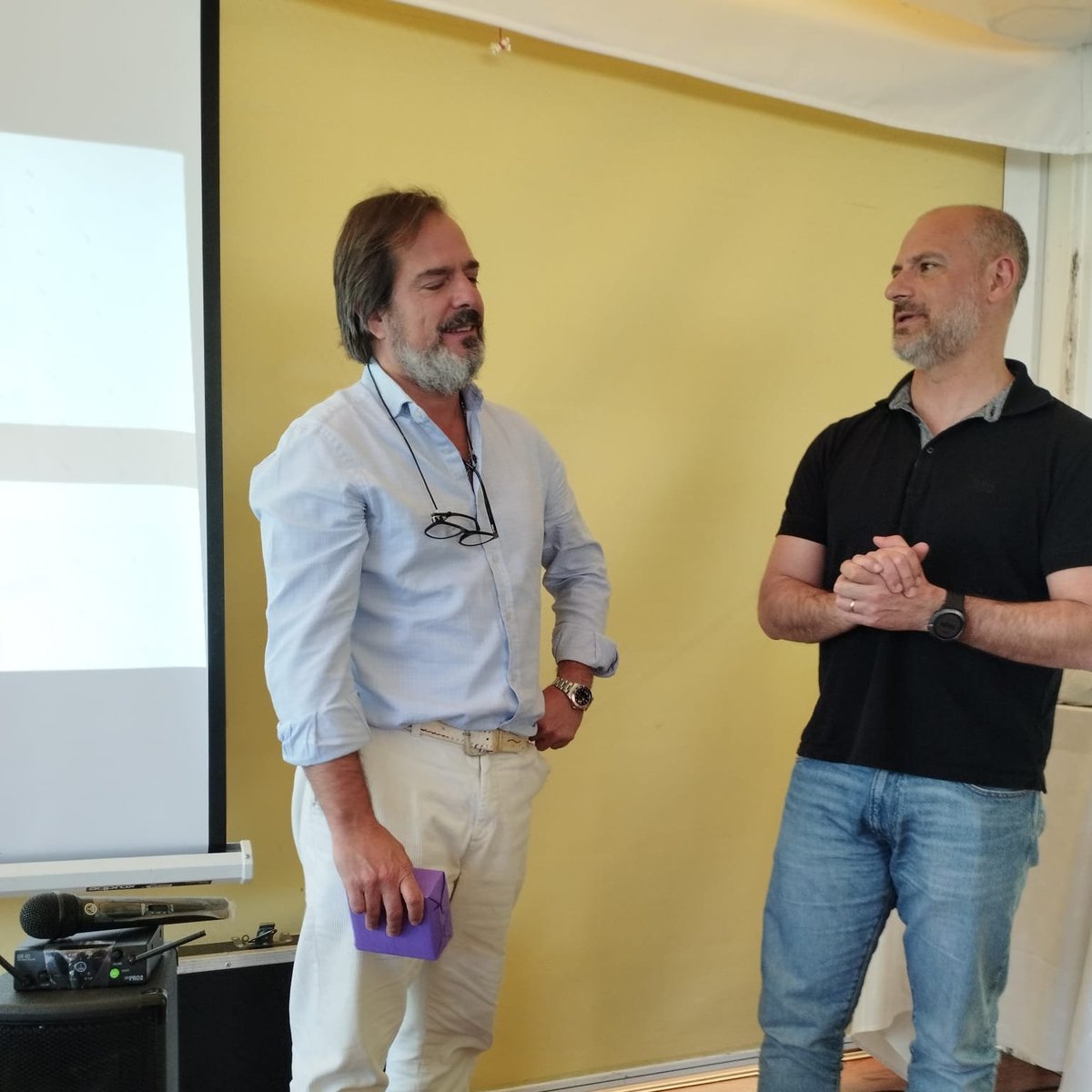 OpenSpringES's tweet image. Por otro lado, hubo tiempo para el esparcimiento y se proyectaron algunos videos📽️ con el objetivo de dar un momento de relajación y diversión a los participantes🌞 y sirvieron como inspiración y motivación🦾.
#OpenSpring #ciberseguridad #teambuilding #OpenOffsite