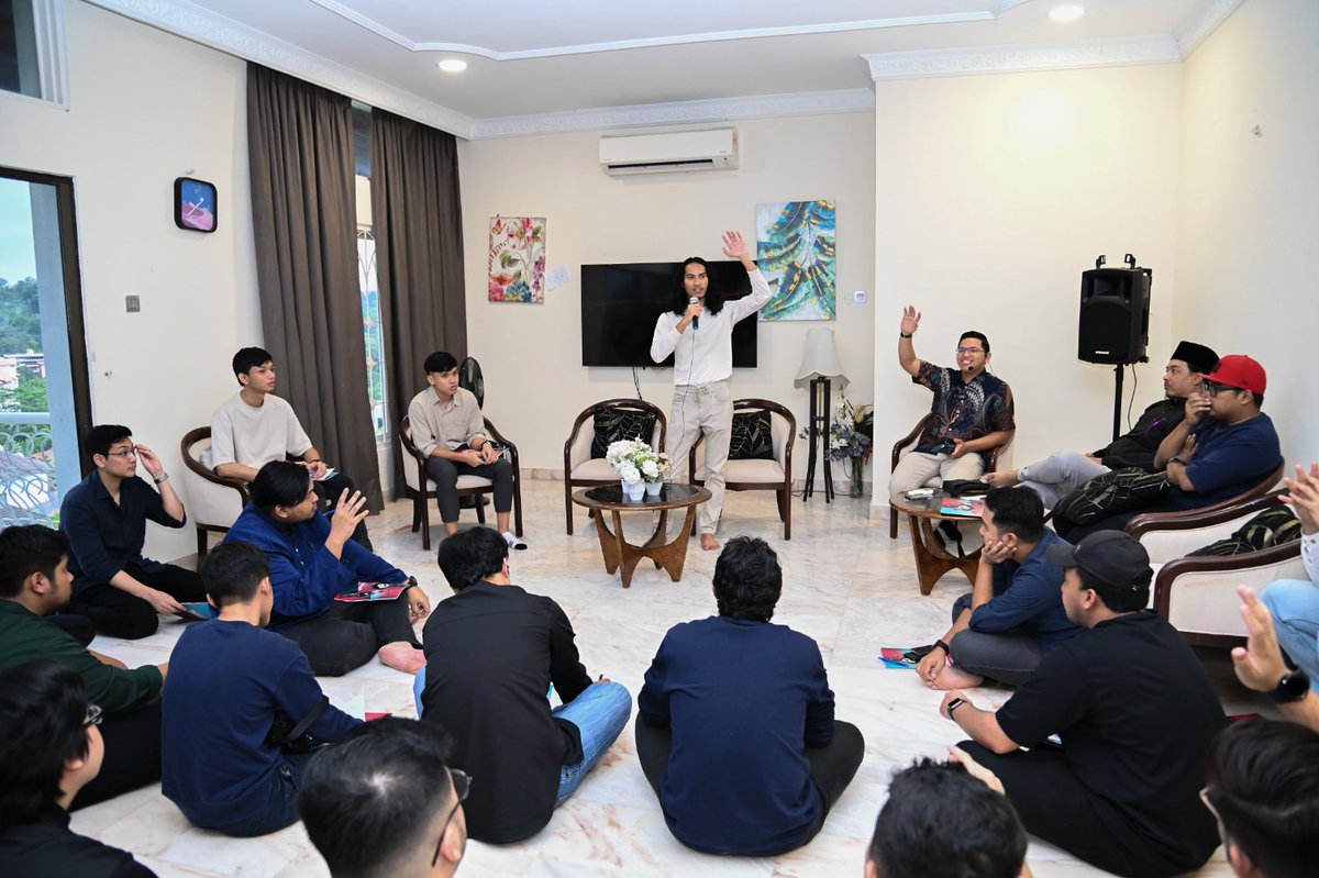 okmuazh's tweet photo. Guys. Aku ada satu confession.

Harap2 korang boleh terima lah benda ni 🙏

Sebenarnya...

Event #BOSAN7 ni bukan aku yang punya.

Aku rasa serba salah doh kalau tak cerita benda ni kat korang.

Ini perkara2 yang korang kena tahu sebelum puji aku sebagai organizer BOSAN7

👇🏼👇🏼👇🏼 https://t.co/AQnwsv0Xif