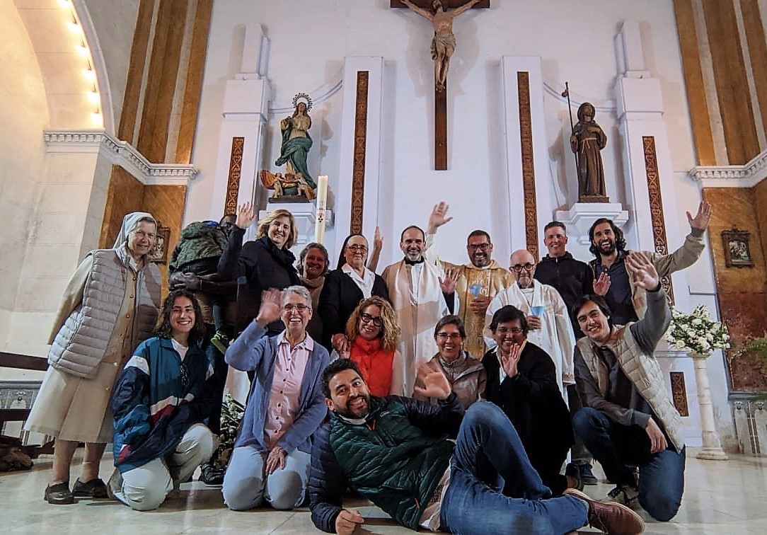 Numerosas felicitaciones pascuales van llegando al Secretariado de Misiones desde muchas partes del mundo misionero. Aquí dejamos la recibida desde Nador (Marruecos) con el P. Alvar Sánchez S.J. al frente.