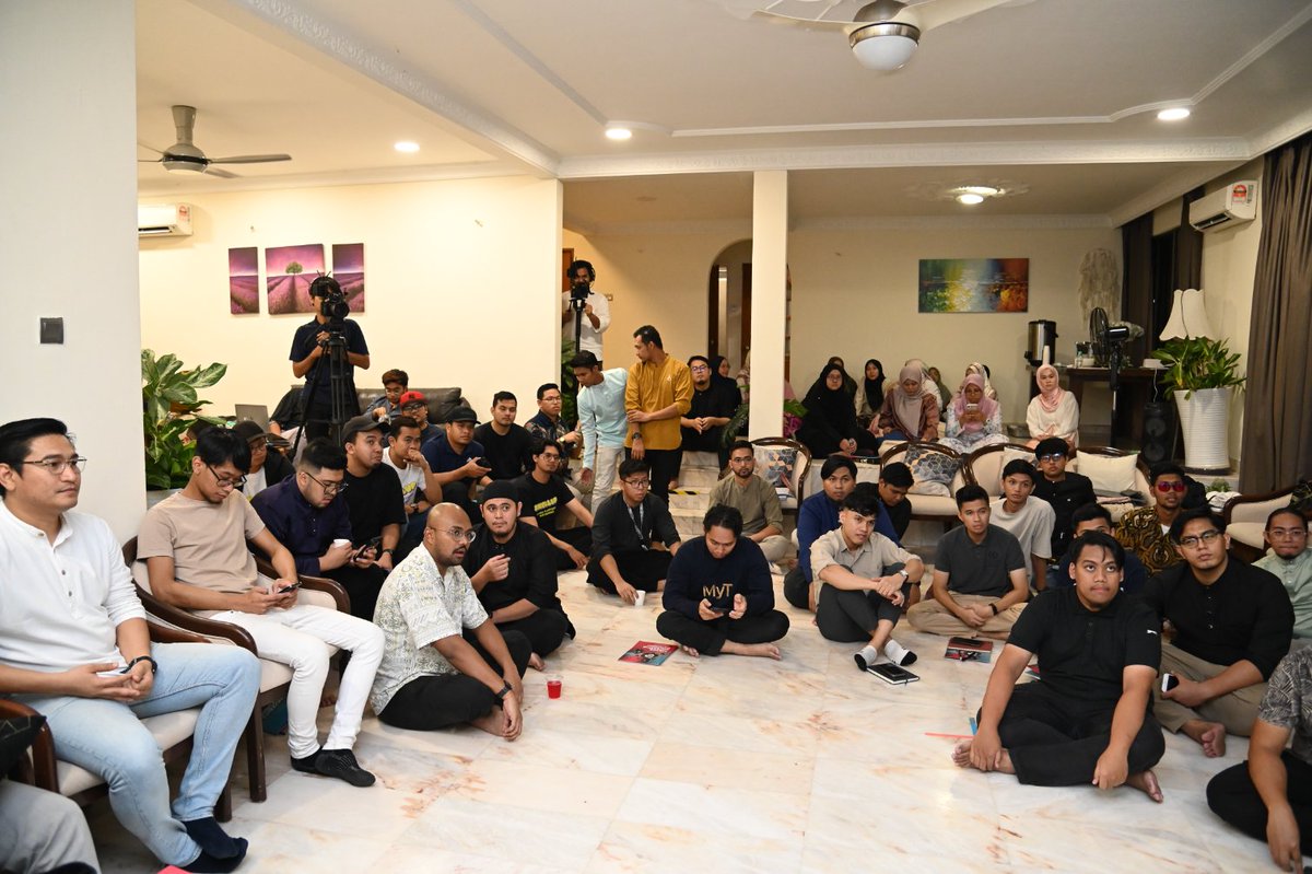 okmuazh's tweet photo. Guys. Aku ada satu confession.

Harap2 korang boleh terima lah benda ni 🙏

Sebenarnya...

Event #BOSAN7 ni bukan aku yang punya.

Aku rasa serba salah doh kalau tak cerita benda ni kat korang.

Ini perkara2 yang korang kena tahu sebelum puji aku sebagai organizer BOSAN7

👇🏼👇🏼👇🏼 https://t.co/AQnwsv0Xif