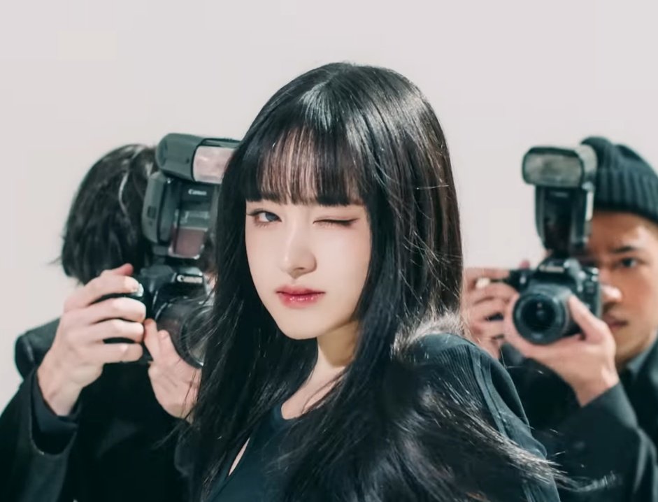 LIZ in I AM MV

I AM IS OUT NOW 
#IVE_1ST_ALBUM_RELEASE
#오늘_내게_열리는건_아이브컴백