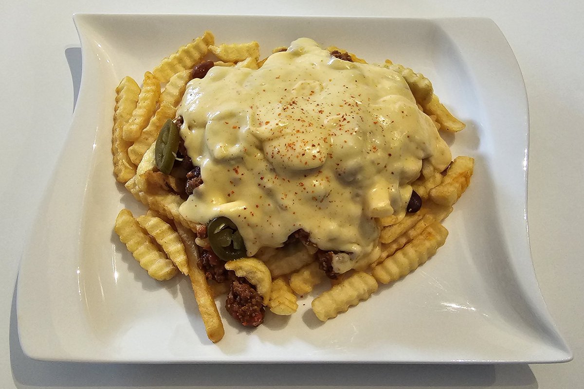 Antschie79's tweet photo. Unser Essen von gestern:
Chili Cheese Fries 😍 https://t.co/SCjJy9dYLn