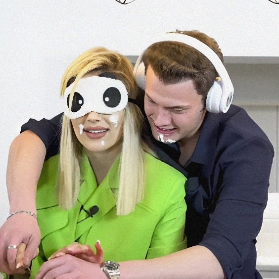 Çok ayrısınız #AyTol