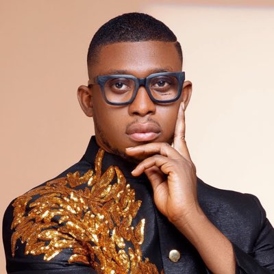 JerryWisdomAjav's tweet photo. Belle nouvelle semaine et excellente fête de Pâques à toutes et à tous. Choisissez la meilleure gamme de monture universelle #iconaeyewear #TgTwittos #BrandAmbassador #voiceoff #mc #TvHost https://t.co/lalDEg9UVN
