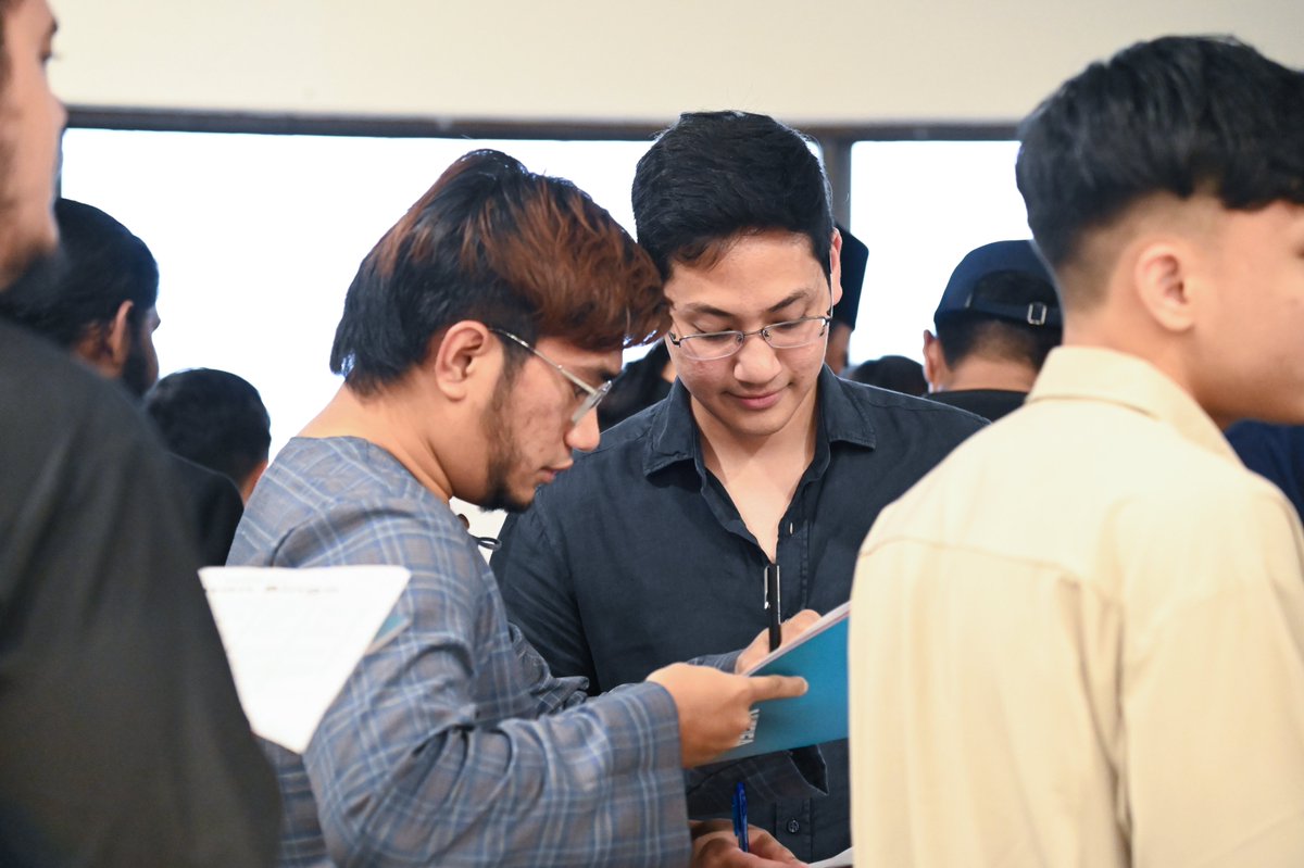 okmuazh's tweet photo. Firstly, aku dibantu oleh beberapa mastermind yang plan & execute agenda utama event ini bersama.

Inilah Barisan High Council #BOSAN7:

1. @leadsstrategist 
2. @ahmaadsafuan (juga emcee)
3. @msyafiqsu 
4. @MehmedAezhad 

Kahar has nothing on these guys!

Tanpa diorang, memang event ni tak jadi.

Kesian Syafiq sampai takde gambar sebab non-stop buat kerja di sebalik tabir 🫡