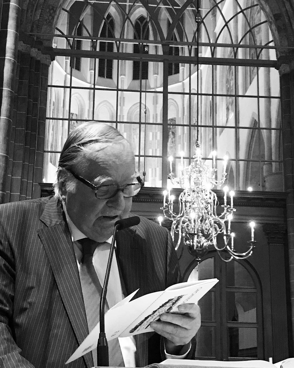 Dichter en schrijver Huub Oosterhuis overleden 🖤

Hij schreef meer dan vijftig dichtbundels en essays, en was oprichter van verschillende culturele podia en poëzie prijzen.

Wij wensen zijn familie veel sterkte toe.

#huuboosterhuis #zachtekrachten