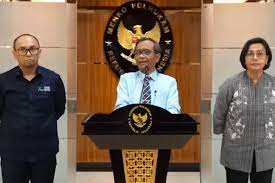 GELAR TIKAR TANPA KOPI
.
.
.

Kalau dilihat dari umurnya, mustahil beliau gak tahu bila bahkan di zaman 32 tahun Orde Baru berkuasa pun pejabat pajak selalu adalah pejabat yang paling tajir. Menjadi Kepala Kantor Pajak di Jakarta Barat misalnya, itu mimpi semua staf pajak.