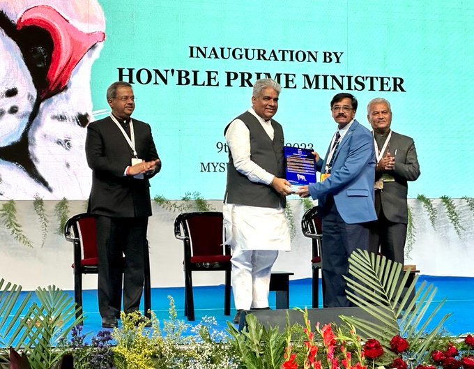 Unitedfortigers's tweet photo. Secretary General, GTF @Dr_RajeshGopal received the GTIC lifetime achievement Award for his long-standing and unparalleled efforts on conserving wild tigers #ProjectTiger #50YearsOfProjectTiger #tiger https://t.co/82ApYq7xFq