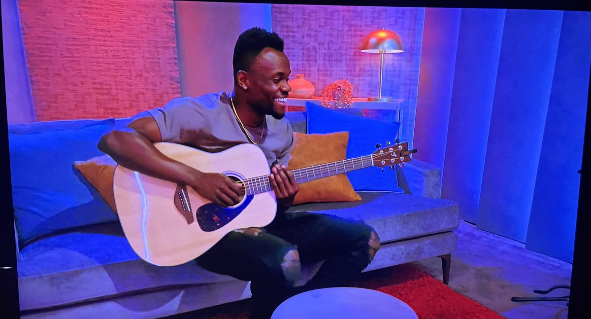 thebachelor_tea's tweet photo. Somebody please do us all a favor and smash any and all guitars in the pods… we can’t take it anymore.
#LoveIsBlind #LoveisBlind4 https://t.co/NnBuRQFHPm