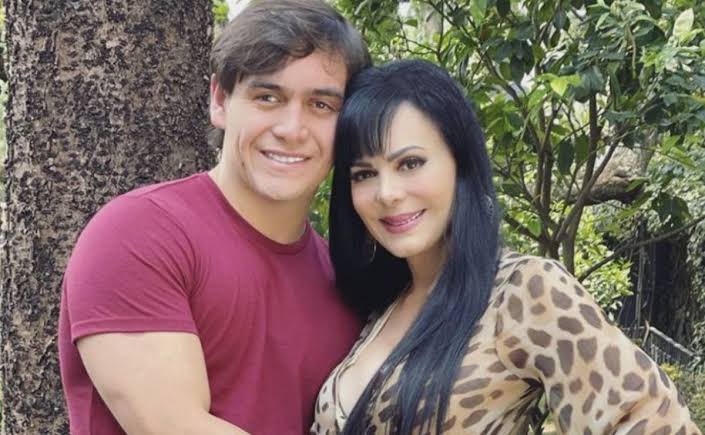 lacomadritaof_'s tweet photo. #ÚltimaHora 

Reportan el fallecimiento de Julián Figueroa, hijo de Maribel Guardia y Joan Sebastian. 

Reportes indican que no presenta huellas de violencia, su cuerpo fue encontrado en una casa de Jardines del Pedregal. https://t.co/f3TYGPHMuf