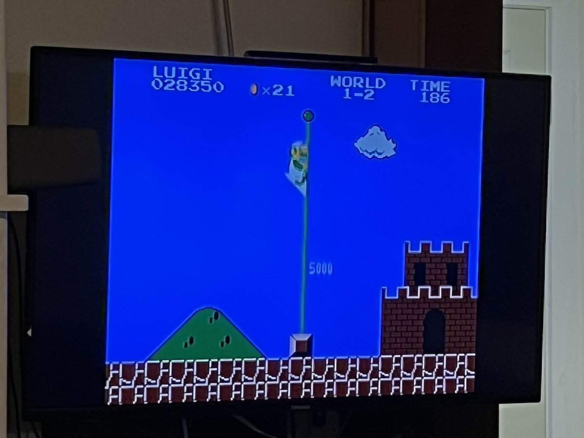 evanaustinauthr's tweet photo. Just taught my teen and her boyfriend how to time the jump to get maximum points at each flagpole. #milestone #fullcircle #originalnintendo #SuperMarioBros https://t.co/rDAhkdk55f