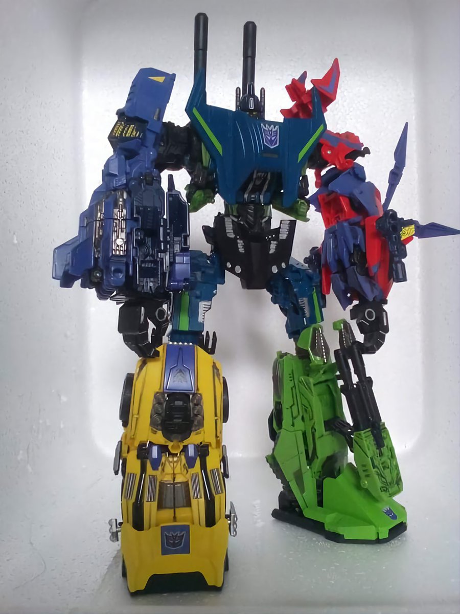 CaptainHudson7's tweet image. The forgotten #Bruticus #transformers #fallofcybertron #combaticons #decepticons #destrons