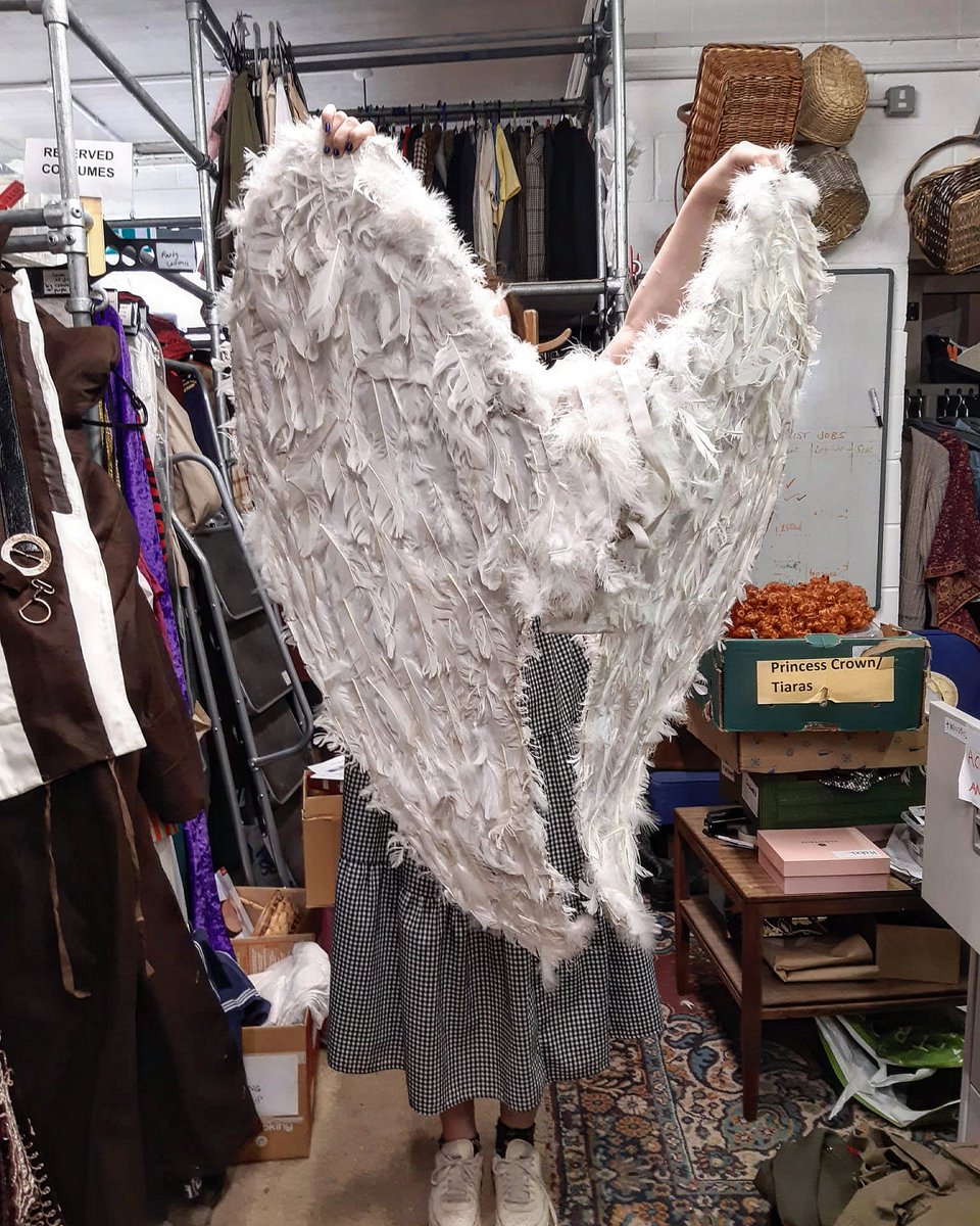 👗👼 Our volunteer costume angels are always on hand to lift spirits, and bags of preloved apparel in our Gladrags store. 
If you'd like to spread your wings as a volunteer, head to the 🌐 🔗 in our bio.

#volunteering #fashion #textilerecycling #sewing #frontofhouse #creative