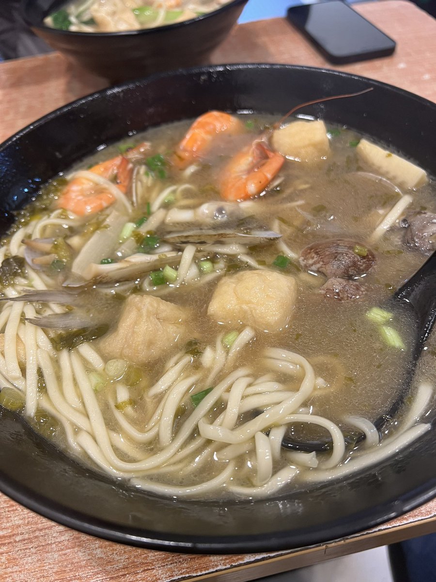 inxLive's tweet image. 第一次吃这种早饭😳，也是第一次到宁波，宁海海鲜面