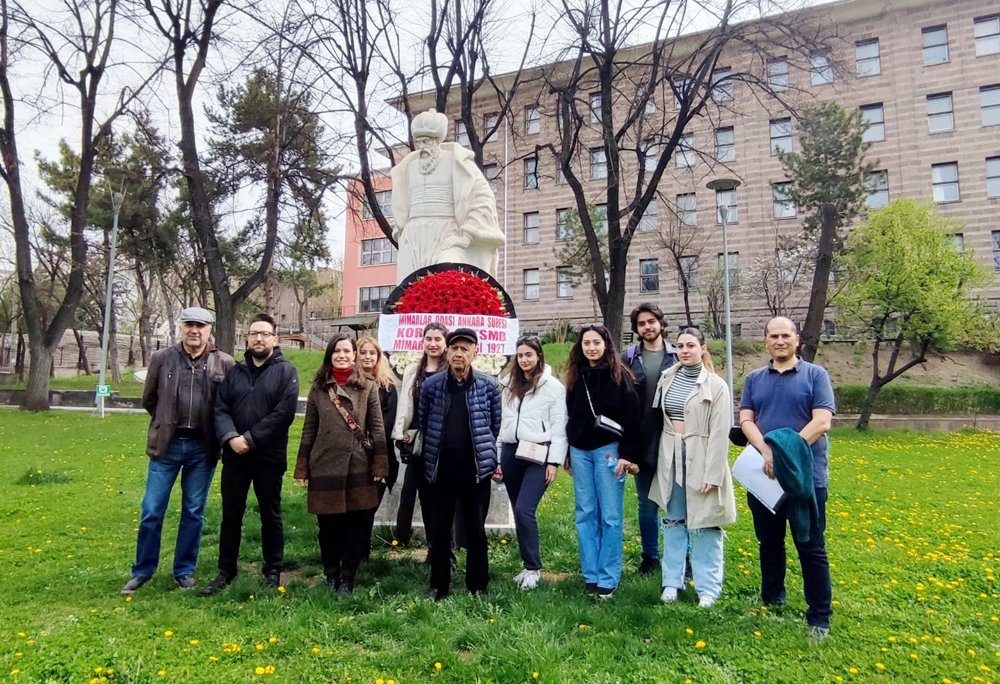 Mimarlık örgütleri, eşsiz yapıtlarıyla ülkemiz ve dünya mimarlığına esin kaynağı olan Büyük Usta Mimar Sinan’ı ölümünün 435. yılında, Ankara'da saygıyla andı <a href="/mimodank/">Mimarlar Odası Ankara Şubesi</a> <a href="/TurkSMD/">TürkSMD</a> <a href="/KORDER1/">KORDER</a> >> bit.ly/3Ur2U1M
