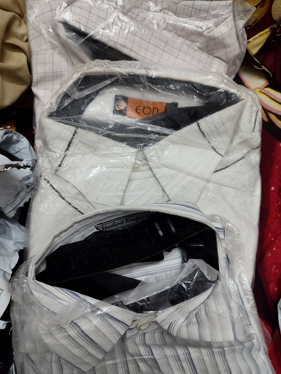 rob_freesoul's tweet photo. @delhivery @help_delhivery 
Delivered wrong parcel with 3 dirty shirts. Collected money. 
Inside there are 4 different packets with 4 delivery addresses. #shiprocketfraud #scam #delhiveryfraud 
Collect your parcel and refund 
Tracking ID 19041412530940 https://t.co/tHuWt9qHk0
