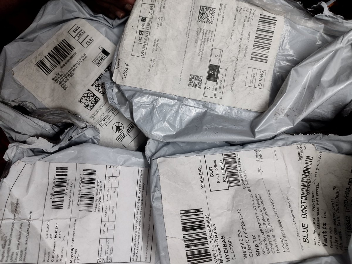 rob_freesoul's tweet photo. @delhivery @help_delhivery 
Delivered wrong parcel with 3 dirty shirts. Collected money. 
Inside there are 4 different packets with 4 delivery addresses. #shiprocketfraud #scam #delhiveryfraud 
Collect your parcel and refund 
Tracking ID 19041412530940 https://t.co/tHuWt9qHk0