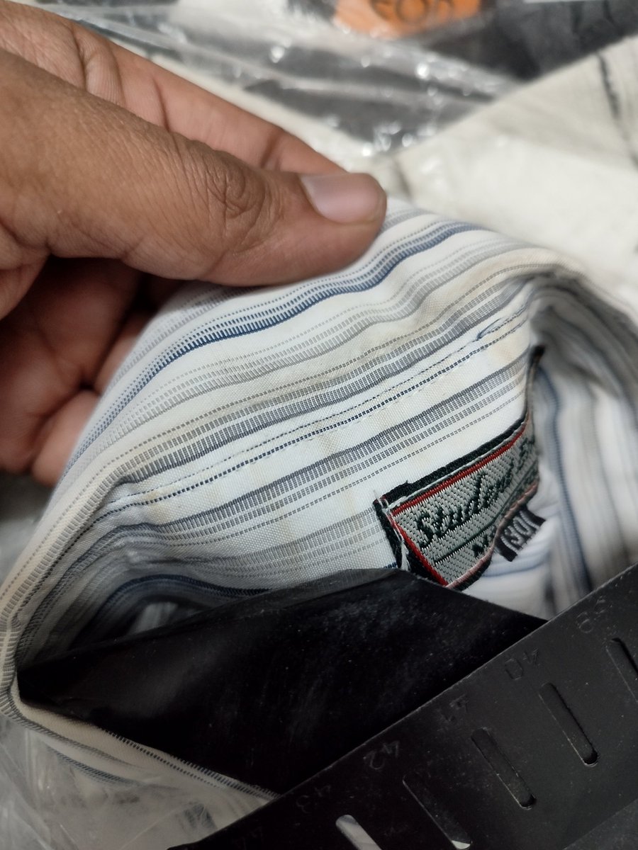 rob_freesoul's tweet photo. @delhivery @help_delhivery 
Delivered wrong parcel with 3 dirty shirts. Collected money. 
Inside there are 4 different packets with 4 delivery addresses. #shiprocketfraud #scam #delhiveryfraud 
Collect your parcel and refund 
Tracking ID 19041412530940 https://t.co/tHuWt9qHk0