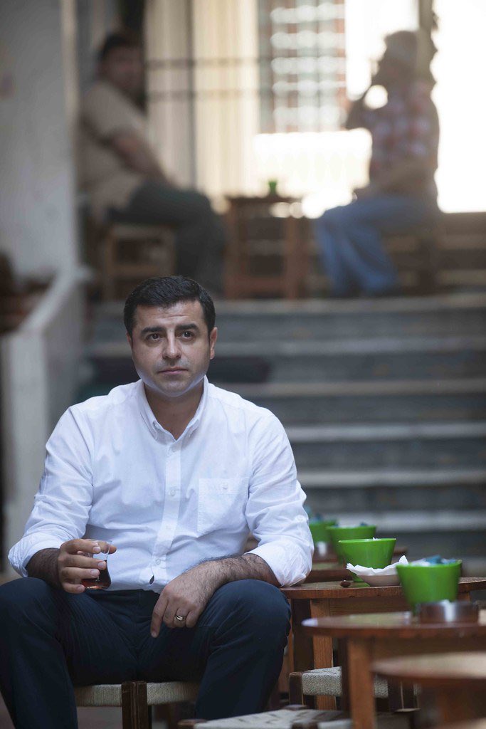 7 yıldır siyasi rehine olan sayın Selahattin Demirtaş'ın doğum günü bugün. Ey Serok,  roj bûna te pîroz be.

Doğum günün kutlu olsun başkanım✌

#SelahattinDemirtas