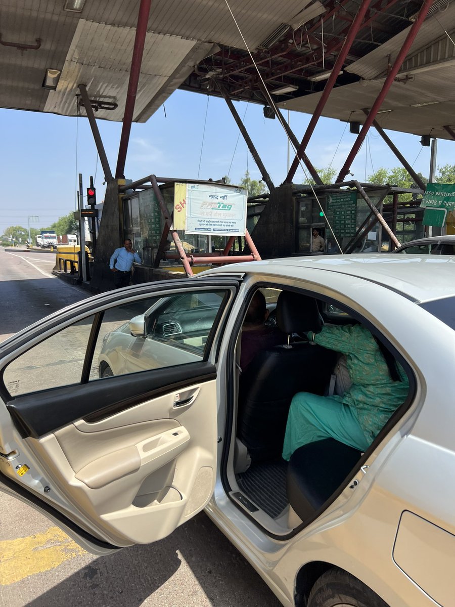 ashzmshz's tweet photo. @NHAI_Official @nitin_gadkari  Made to wait more then 10 min asked to switch 3 lane in Lucknow - Sitapur ( Itaunja Toll), When asked about 10 second NHAI rule , Told there is no rule even NHAI support (Ruby) said No rule.
Need clarification or refund. https://t.co/yvMPlpyYn5