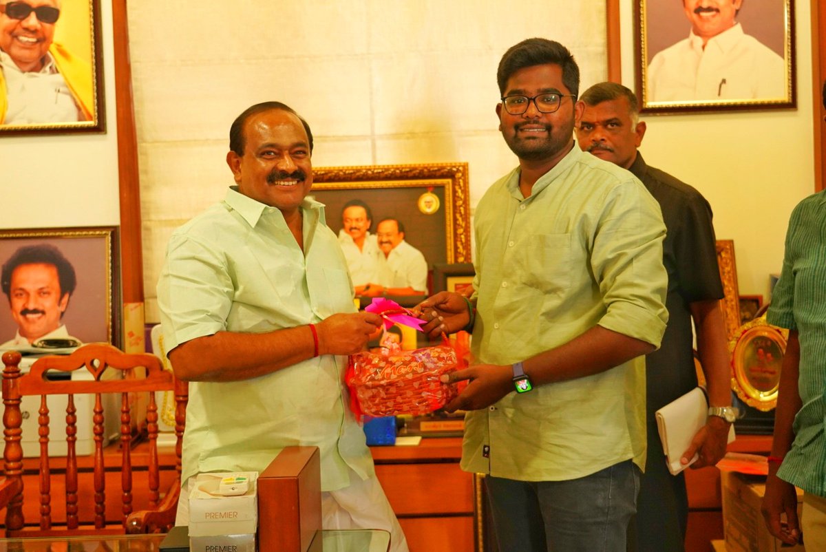kecdinesh's tweet photo. தொகுதியே தாய் வீடு, தொகுதி மக்கள் அனைவரும் உற்ற உறவுகள் என்று பேதம் பார்க்காமல் அன்பு செலுத்தும் எங்கள் அருமை அண்ணன் மாண்புமிகு அமைச்சர் பசுமை நாயகர் திரு.அர.சக்கரபாணி BA அவர்களுக்கு உளமார்ந்த வாழ்த்துகளை தெரிவித்து மகிழ்கிறேன்🖤❤️🌄

#HBDSakkarapani @mkstalin @sunnewstamil https://t.co/bTxLPrkFIw
