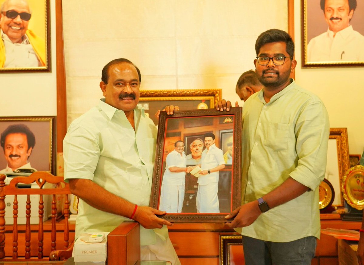 kecdinesh's tweet photo. தொகுதியே தாய் வீடு, தொகுதி மக்கள் அனைவரும் உற்ற உறவுகள் என்று பேதம் பார்க்காமல் அன்பு செலுத்தும் எங்கள் அருமை அண்ணன் மாண்புமிகு அமைச்சர் பசுமை நாயகர் திரு.அர.சக்கரபாணி BA அவர்களுக்கு உளமார்ந்த வாழ்த்துகளை தெரிவித்து மகிழ்கிறேன்🖤❤️🌄

#HBDSakkarapani @mkstalin @sunnewstamil https://t.co/bTxLPrkFIw